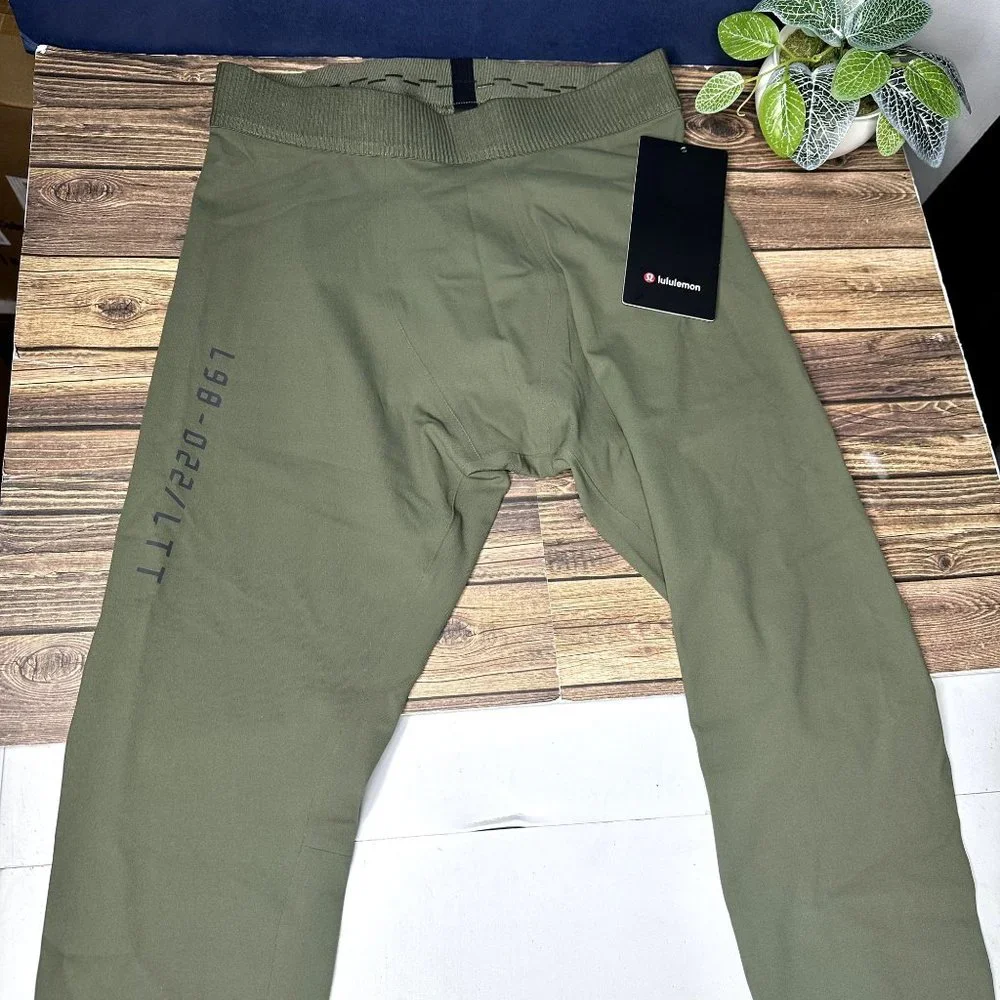 Lululemon License to Train Tight 21" NWT Size XL (Medium Olive)